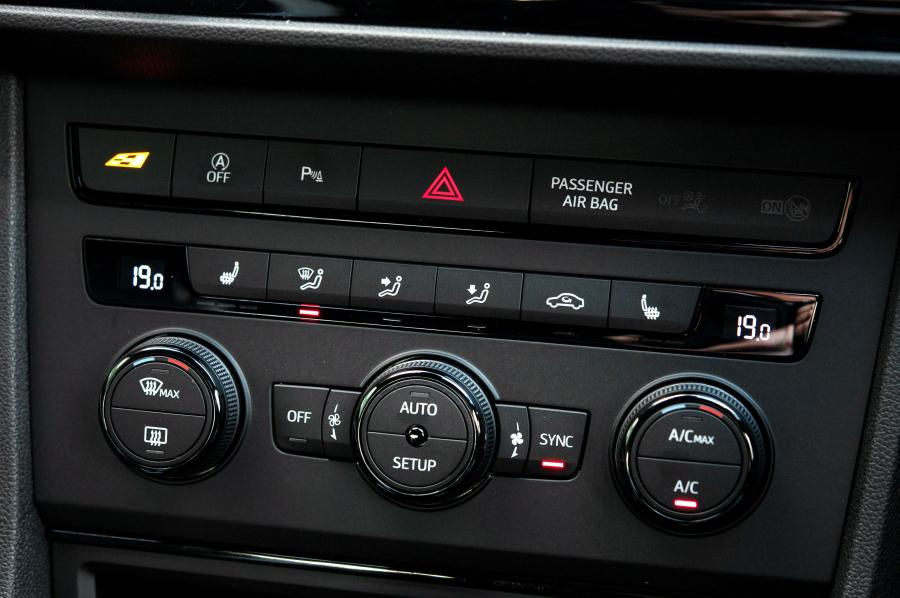  Seat Leon Cupra 2014 года  (UK) (фото 53 из 59)